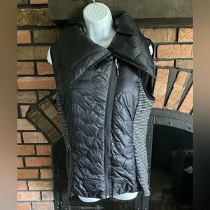 Mondetta ultralight down filled puffer vest black/grey stripes asymmetrical zip